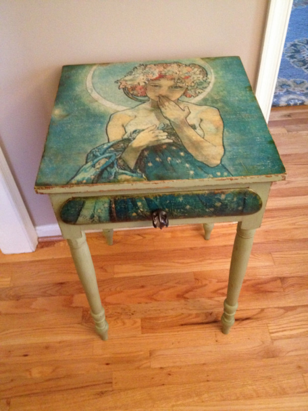 Mucha Moonlight Table